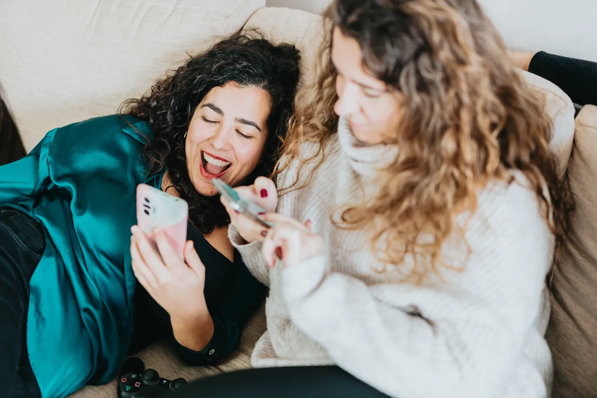 2 girls looking at social media on their phones